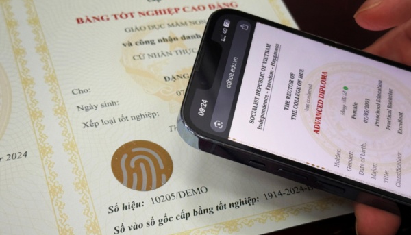 bằng cao đẳng gắn nfc